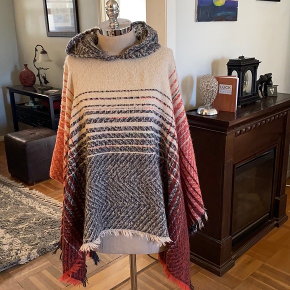 Marc New York Andrew Marc Sweaters - NWOT Marc Mark New York Andrew Marc gorgeous poncho with hoodie
